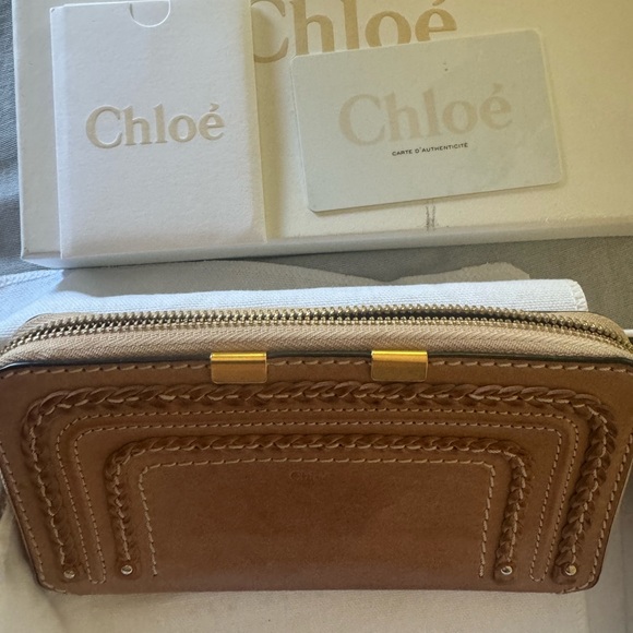 Chloe - Picture 2 of 3